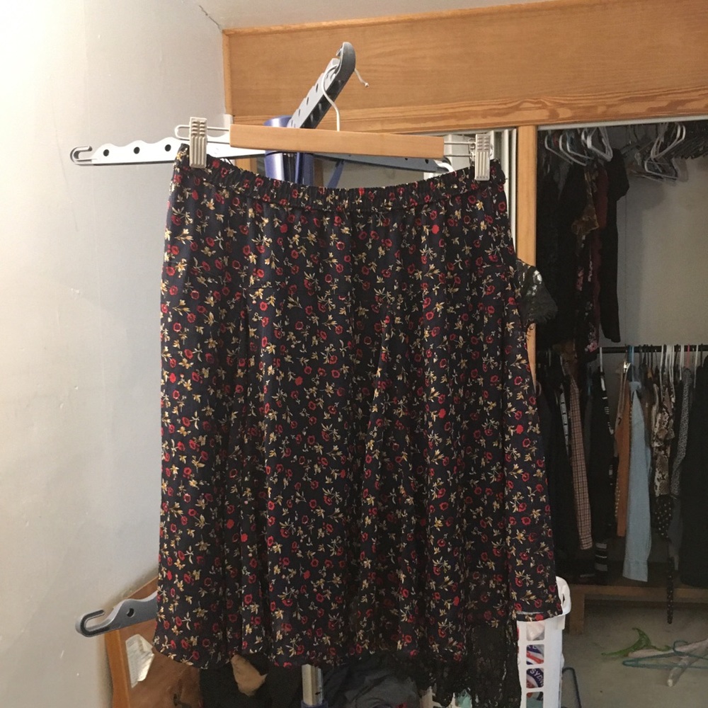 Old Navy Floral Skirt Size: Small